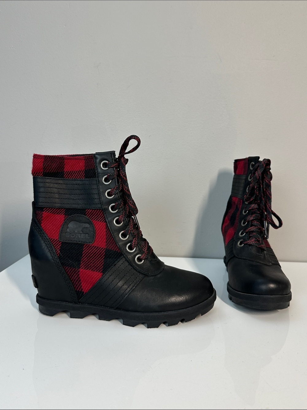 Sorel Lexie Wedge Boot Red Black Buffalo Plaid Check Size 7.5 Outdoor